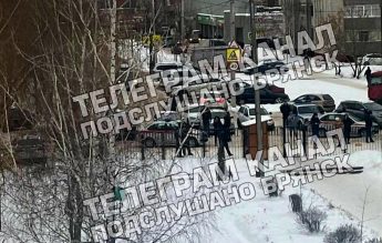 Atac armat la o școală din Rusia. O elevă și-a împușcat colegii băieți