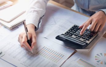 Directorii vor avea max. 28 de zile de concediu de odihnă/an. Profesorii au 62 de zile de concediu – proiect