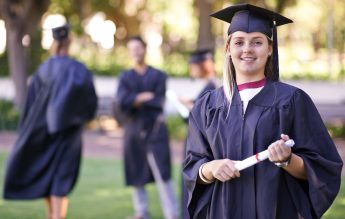 Aproape 50% dintre companiile din SUA vor să elimine diploma de licență dintre cerințele de angajare pentru anumite posturi
