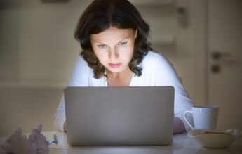 ”Avem probleme cu profesorii conspiraționiști sau care promovează dezinformare, inclusiv în timpul școlii” – Ciprian Cucu, lector universitar