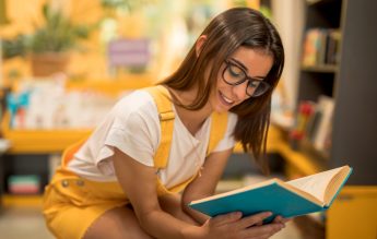 PISA 2022 Doar 58% dintre elevii români au un nivel minim de competență la lectură. Media OECD: 74%