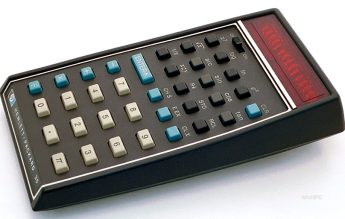 1 februarie 1972: Hewlett-Packard lansează primul calculator științific de mână, HP-35
