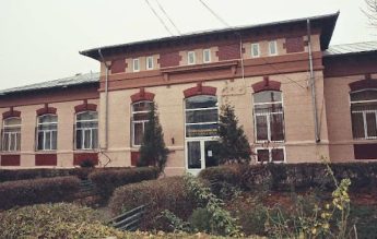 Părinții unor elevi din Prahova refuză să îi trimită la școală din cauza unui coleg violent