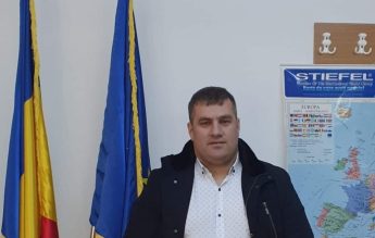 Un primar, acuzat că a luat ușile grădiniței din comună și le-a montat la pensiunea lui