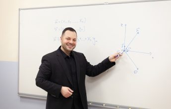 România și matematica: locul 1 în lume la olimpiadă, penultimul loc în Europa la PISA. Cum este posibil