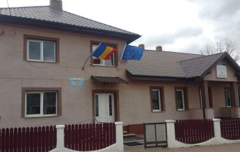 Un primar transportă elevii la școală, după ce șoferul microbuzului a fost prins băut la volan