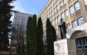 Un elev de la Colegiul Militar din Alba Iulia a murit după ce a căzut de la etajul patru