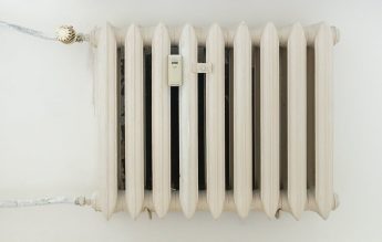 Școli fără căldură în Prahova, din cauza consumului mare de gaze. Elevii fac cursuri online