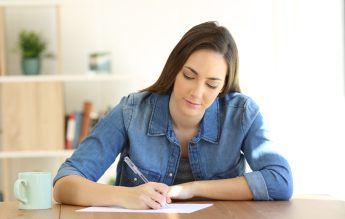 OFICIAL Profesorii vor declara în scris că nu fac meditații plătite cu elevii de la clasă