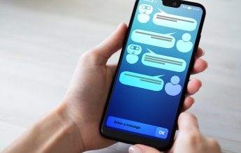 Două variante de Sorcova pentru educație, generate de Inteligența Artificială