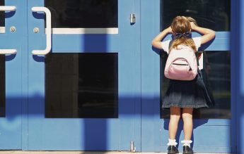 FNP: Desființarea intrării separate pentru profesori în școli poate aduce beneficii