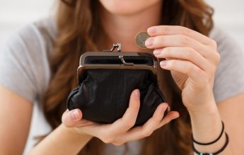 O educatoare a rămas cu 30.000 de lei, chiar dacă încasase banii necuvenit de la grădinița unde lucrează
