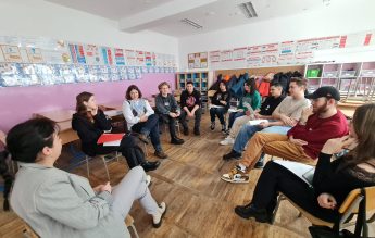 „Vremea campaniilor în care se împart pliante a trecut”. Proiect antidrog cu elevi, părinți și profesori, la Liceul Teoretic „Ion Barbu” din București