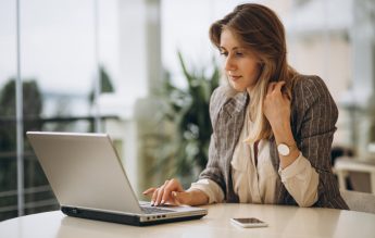 Deca: Vom generaliza corectarea digitalizată la toate examenele naționale și simulările din 2024