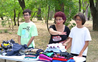 VIDEO ”Fiți atenți ce cumpărați!” – Lecție despre industria de fast fashion, prezentată de prof. Consuela Colțan