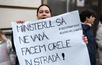 Elevi din șase județe au intrat în grevă japoneză, din cauza blocării gratuității la transport