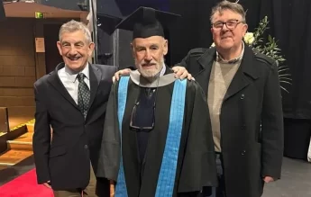 Record în UK: Un bărbat a absolvit universitatea la vârsta de 95 de ani