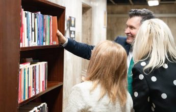 „Biblioteca de la metrou”. Călătorii pot lua cărți cu împrumut din stații