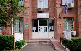 Elevul care a pulverizat spray paralizant la liceul din București, 60 de zile sub control judiciar
