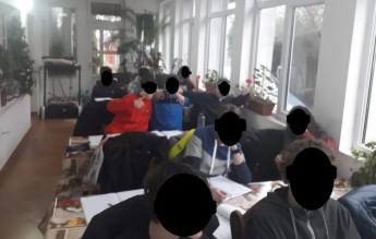 Copii înghesuiți la mediitații, de profesorul de la clasă. Părinții îl acuză că îi forțează să semneze cereri