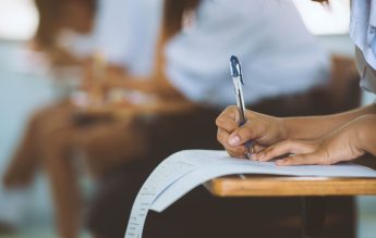 Simulare 2024. Doar 2,7% dintre elevi au avut note peste 9 la matematică. 7,3% s-au clasat în acest interval la limba română