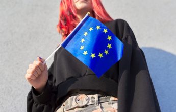 94% dintre elevii români sunt mândri de apartenența la UE. 77% vor să voteze la europarlamentare- studiu
