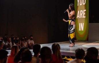 Părinți nemulțumiți că Erika Isac va concerta la un bal al bobocilor