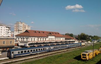O fată de 14 ani, însărcinată, găsită inconștientă în gară. Locuiește într-un centru DGASPC