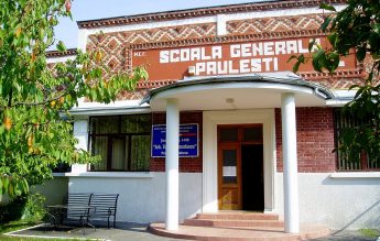 Profesorii care s-au bătut la o școală din Prahova au fost suspendați