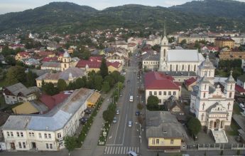 Directoare inculpată de DIICOT, repusă în funcție la școală. Șeful ISJ: „Nu mi-a spus!”