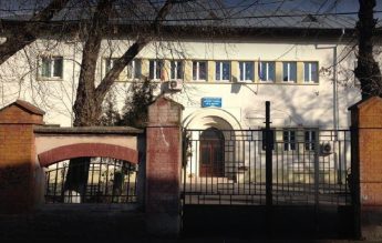 Profesor de la un colegiu de prestigiu, arestat la domiciliu pentru acte sexuale cu o minoră