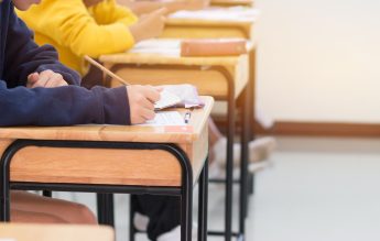Un elev din cinci a lipsit de la proba de astăzi a simulării de bacalaureat