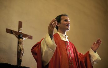 OFICIAL Zile libere pentru profesorii și elevii care sărbătoresc Paștele Catolic