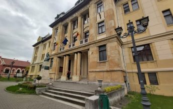 Elevul care și-a bătut diriginta a fost exmatriculat cu drept de reînscriere la altă școală
