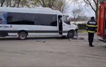 Planul roșu, activat la Constanța. Un microbuz cu 15 elevi a lovit un autoturism