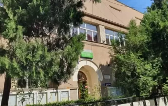 Directoarea Școlii Titulescu nu a sesizat Poliția pentru că era vacanță, spune mama copilului violat