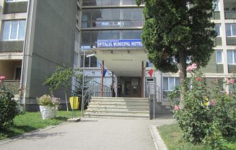 O elevă a ajuns la spital, după ce a fost bătută de un coleg la școală