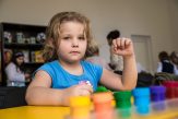 Copiii României: 400.000 în afara școlii, vaccinare la jumătate, mortalitate infantilă în creștere – raport Salvați Copiii