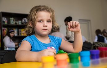 55% dintre părinții care muncesc în alte țări nu vin acasă de Paște – studiu