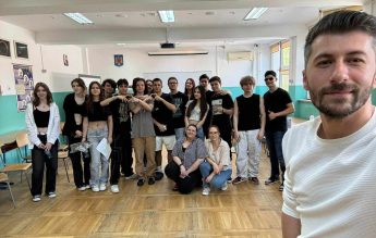 Sâmbăta la școală. Liceeni din București s-au întâlnit cu psihologi, în cadrul proiectului „Pe riscu` tău!”