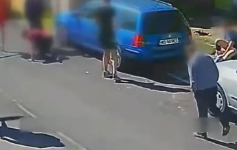Un copil a ajuns la spital, după ce a fost lovit de un coleg. Părinții victimei acuză poliția de mușamalizare
