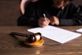 Elevi pedepsiți pentru bullying la școală: 2 ani de internare și 6 luni de asistare
