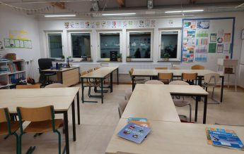 Mai multe cărți pentru elevi și mai puține instrumente digitale pentru preșcolari, în Suedia – decizie a Guvernului