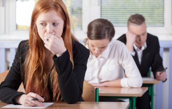 Bacalaureatul în varianta Deca a devenit oficial. Lucrările pot fi vizualizate înainte de contestațiu. Probele de competențe au loc în iarnă