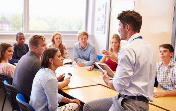 Se înființează programele de studii universitare de licență „Educație timpurie” și „Pedagogia învățământului primar”