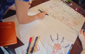 78% dintre liceeni sunt orientați valoric spre stânga axei politice – studiu World Vision România