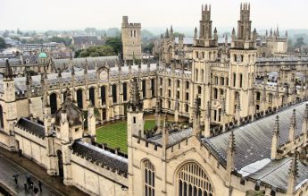 Universitățile din UK se tem că va scădea masiv numărul de studenți internaționali