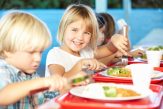 Administrația Școlilor din Sectorul 6 schimbă firmele de catering cu Banca de alimente, în programul Școală după Școală