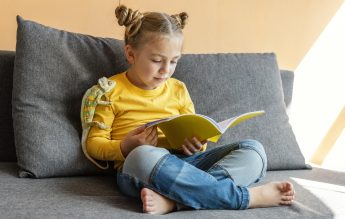 Cum să împrietenim copiii cu lectura – ateliere pentru părinții și profesorii din Brașov