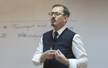Matematica și științele ne țin copiii departe de gândirea magică și îi ajută să facă alegeri raționale – explicația prof. univ. Lucian Ciolan